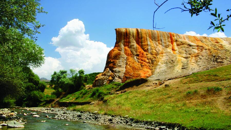 چشمه کانی گراوان